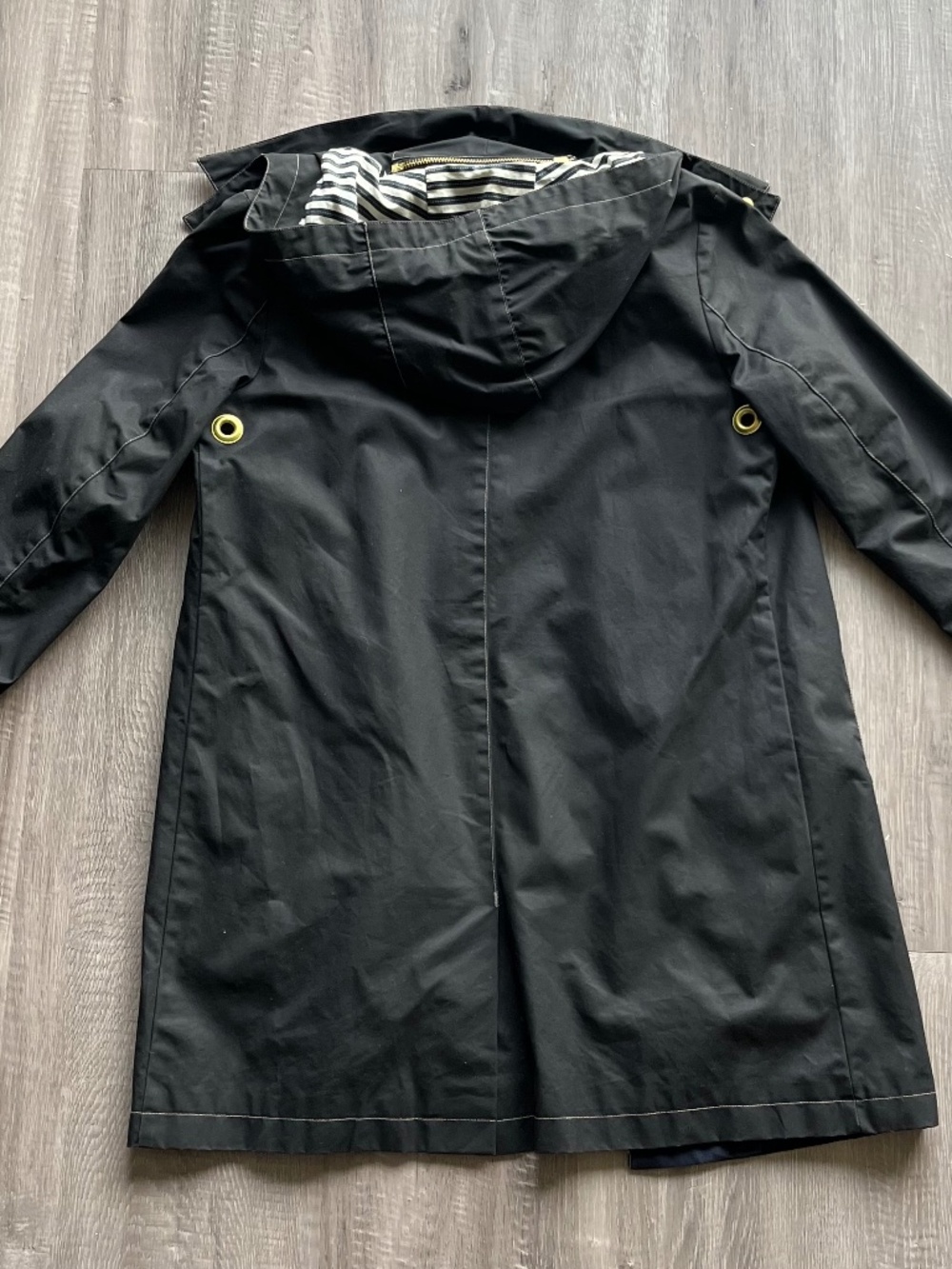 Elegant raincoat with detachable hood